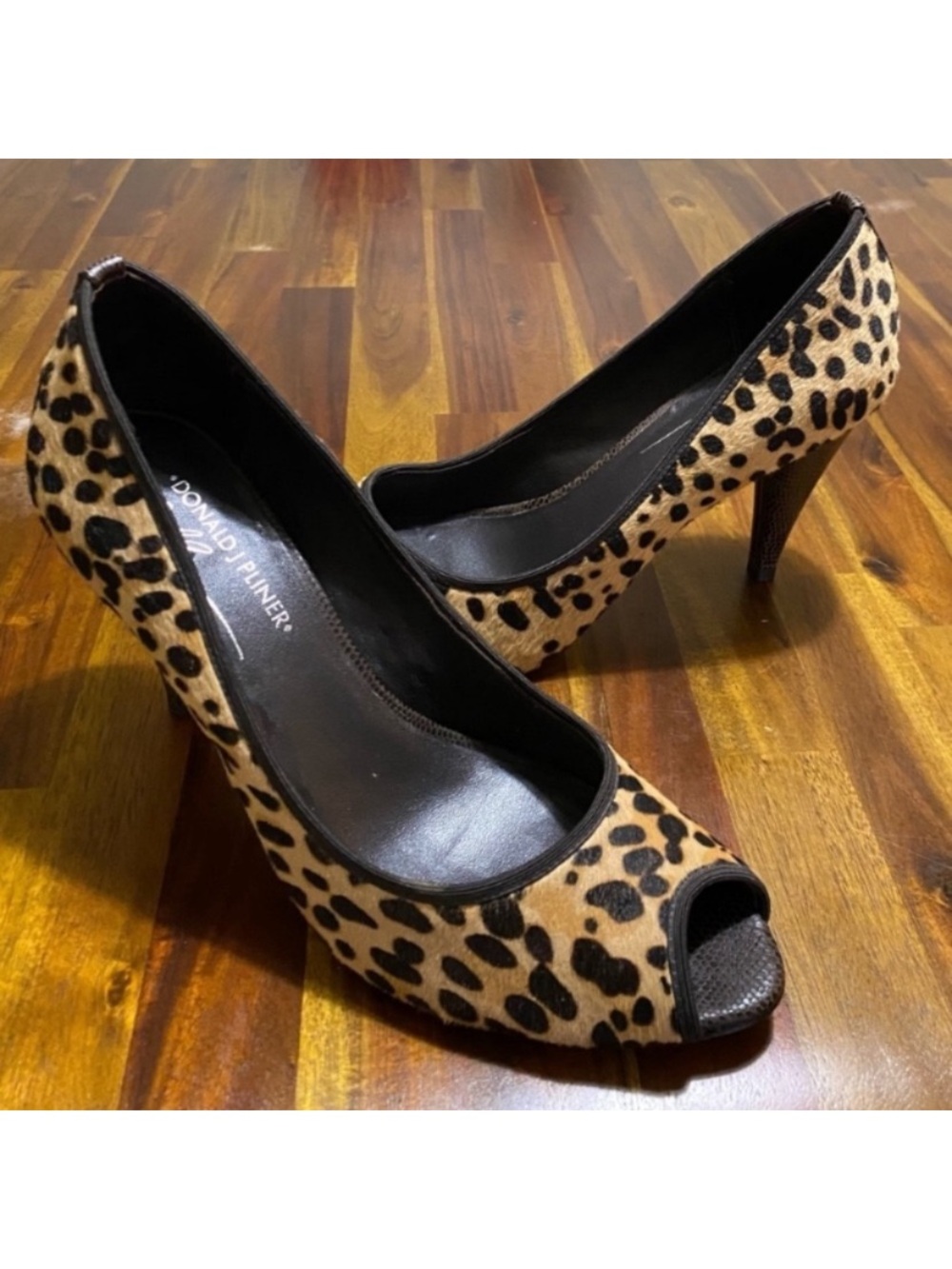 NWT Donald J. Pliner Animal Print Peep Toe Heels gorgeous genuine leather.
$9.5M